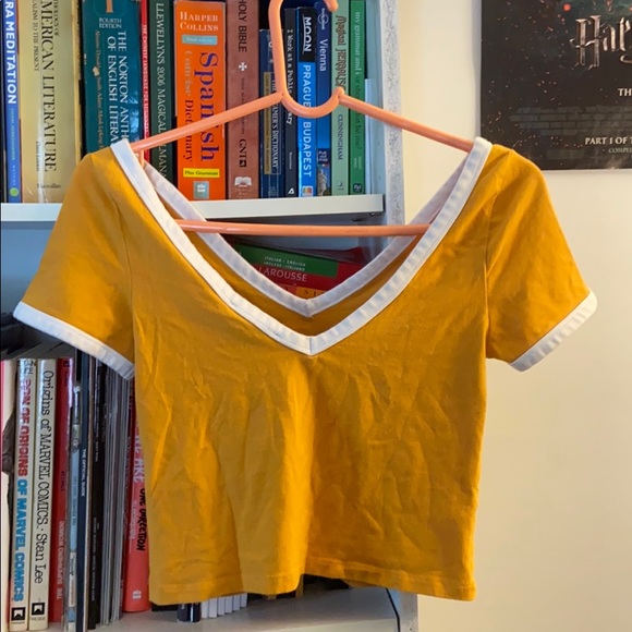 🔥3 FOR $10🔥 Forever 21 V-neck crop top 🌻 - Picture 2 of 3